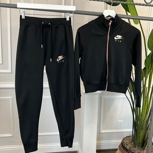 LIMITED EDITION NIKE TRAINING SUIT SET SIZE XS